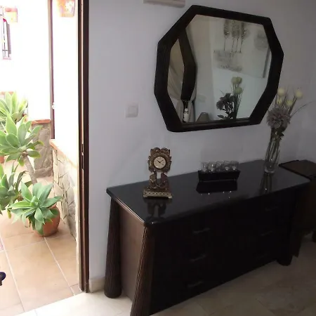 金丝雀旅馆 招待所 科尼尔-德拉弗龙特拉